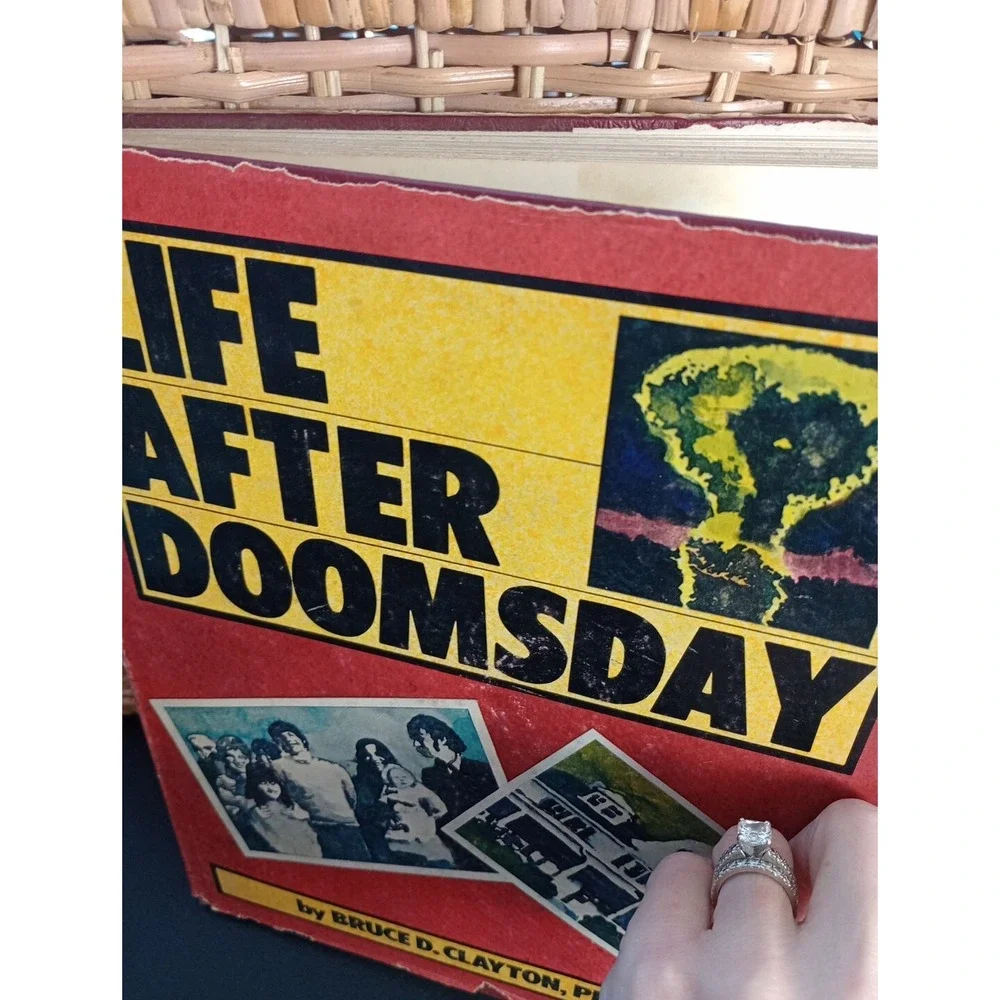 Life After Doomsday Bruce D. Clayton 1980‎ First Edition  Survivalist Guide HC